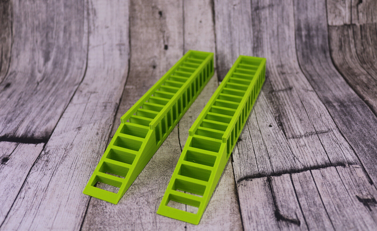 Große Reparaturrampe / Wekstattrampe z.B. passend für Siku Modelle und Traktoren 1:32